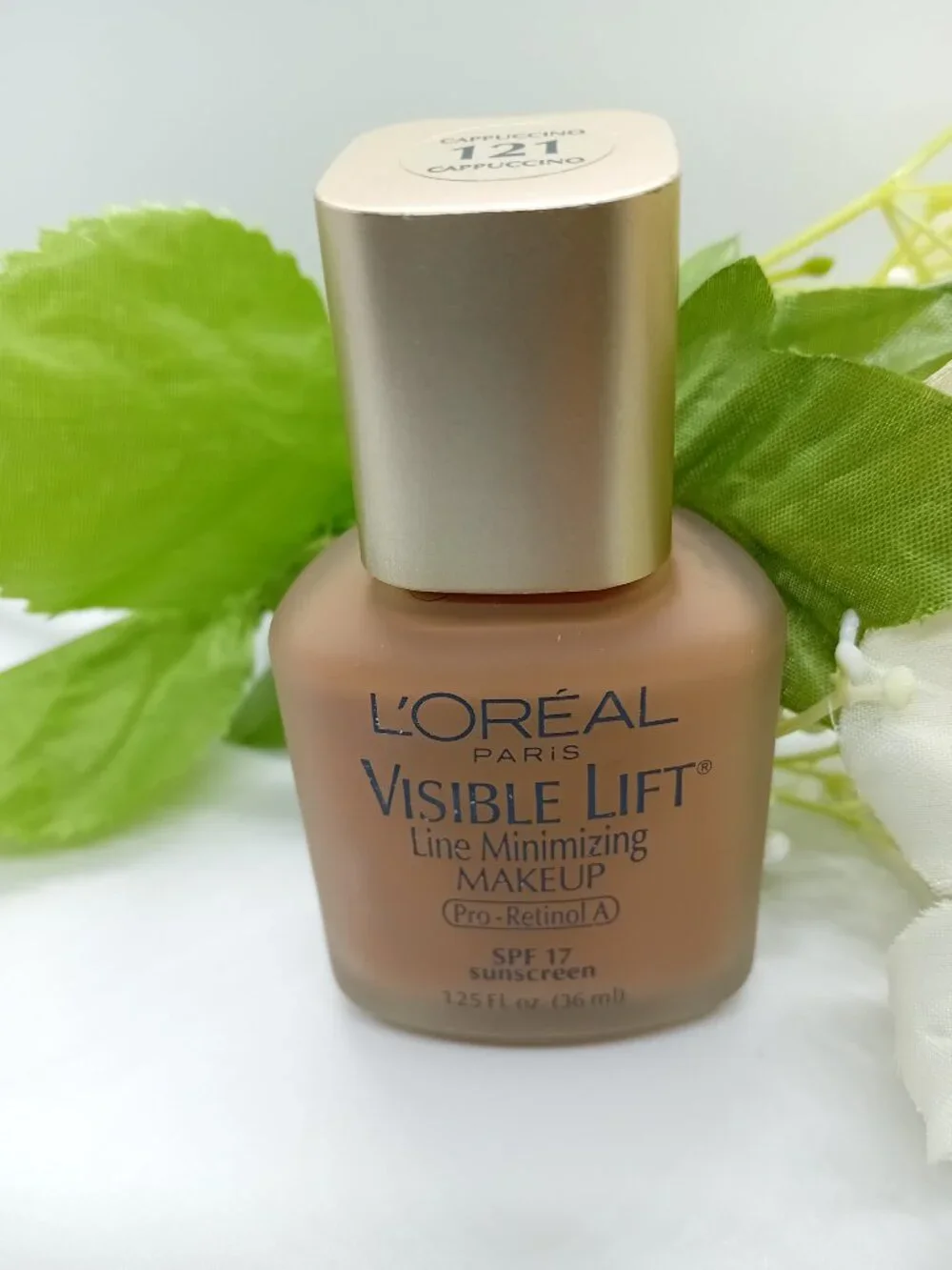 Loreal Visible Lift Line Minimizing Foundation Capuccino 121 Retinol SPF 15 New